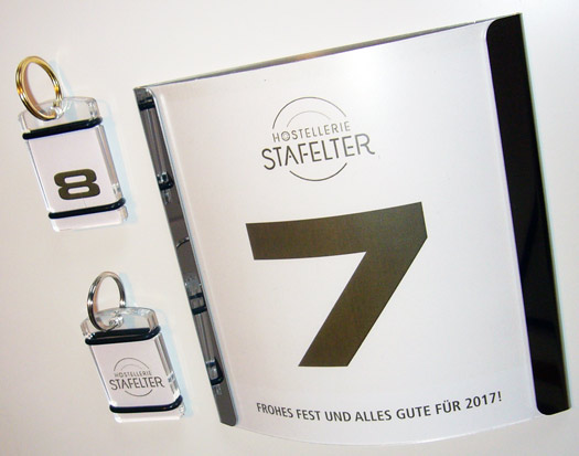 Schlüsselanhänger passen zur Objektbeschilderung